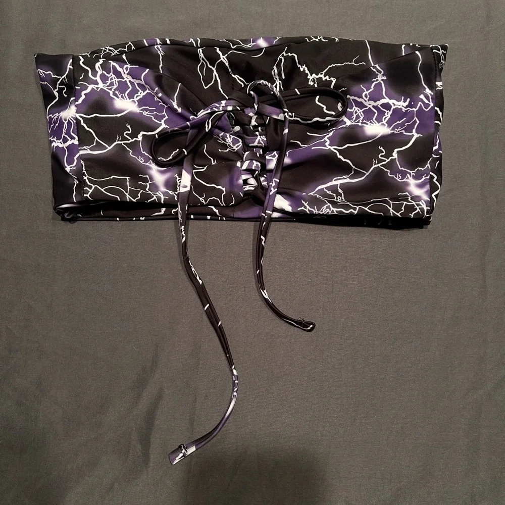 SHEIN Black & Purple Lightening Print Strapless Bikini Top